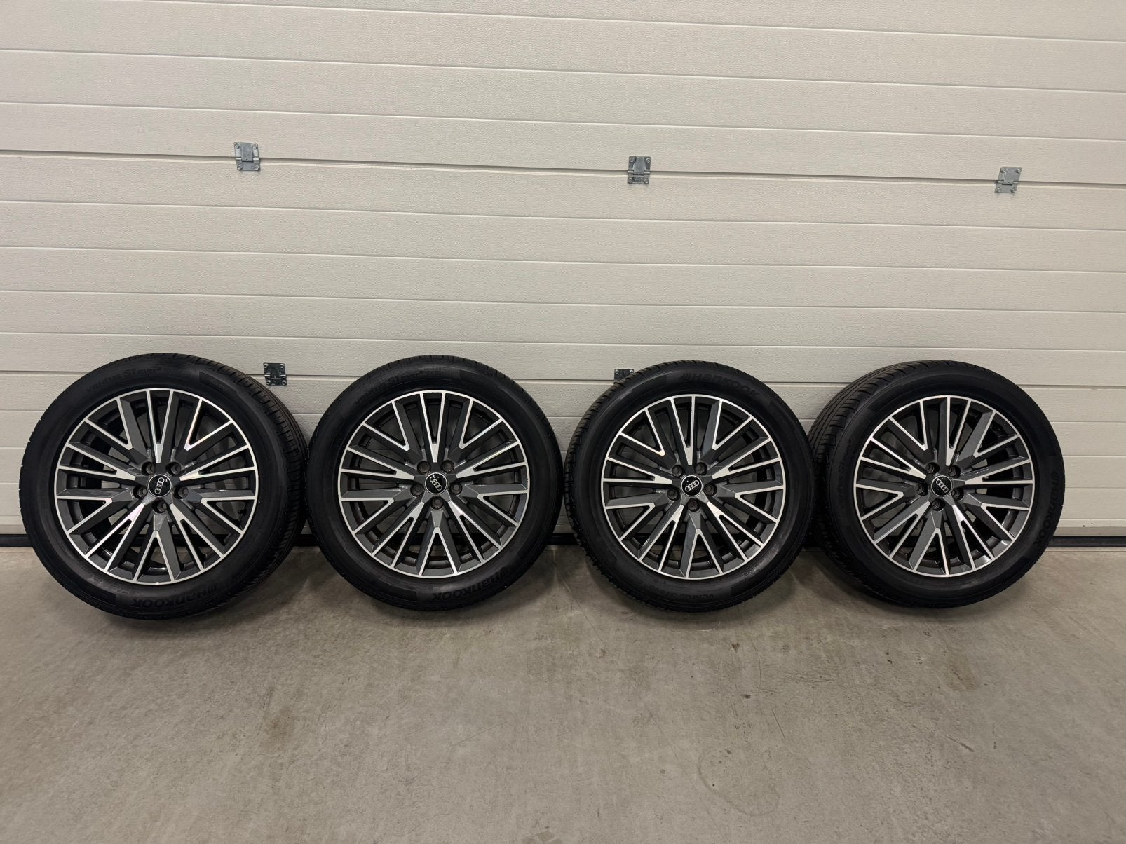 Org. 19" Audi Q3 F3 velgen + Hankook 235/50R19, Auto-onderdelen, Banden en Velgen, Gebruikt, Banden en Velgen, 235 mm, Personenwagen