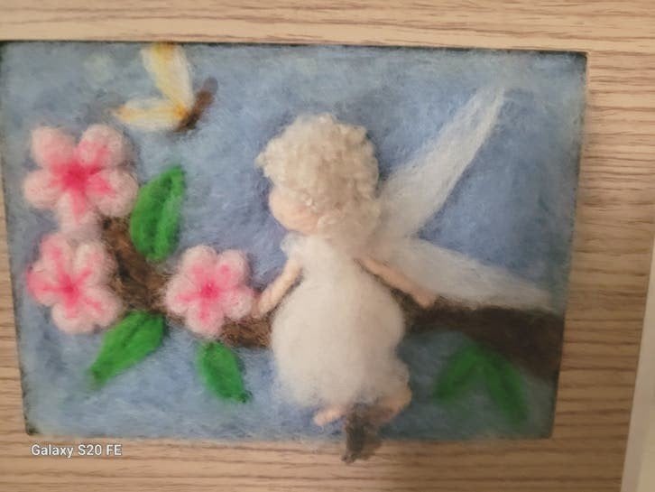 lieflijk wol schilderijtje Elfje Seizoenstafel kinderkamer, Hobby en Vrije tijd, Vilt, Verzenden, Zo goed als nieuw, Figuurtje(s)