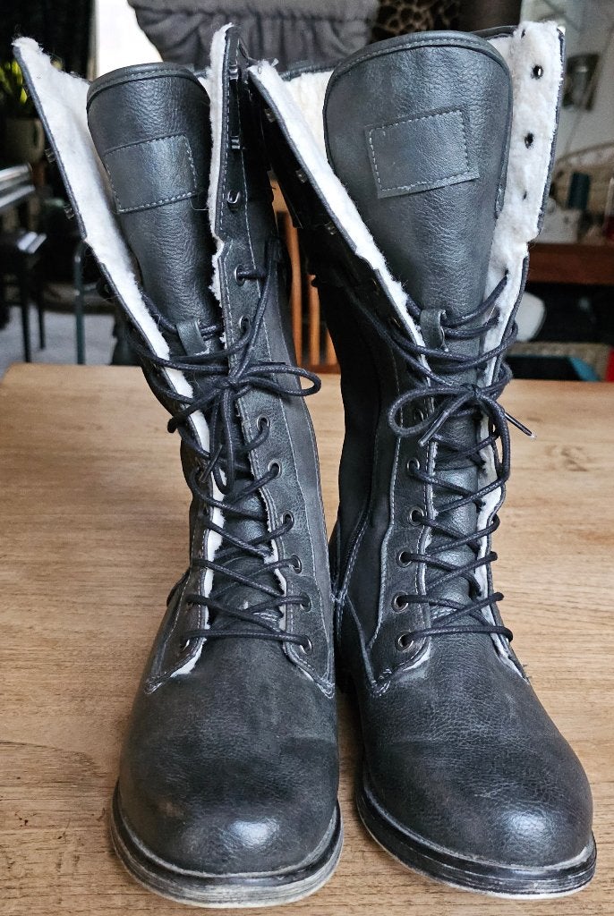 Mustang gevoerde veterlaarzen., Kleding | Dames, Schoenen, Ophalen, Hoge laarzen, Zo goed als nieuw, Mustang