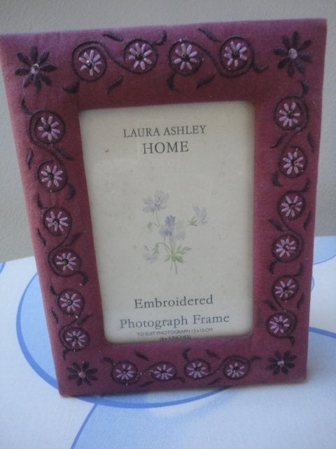 luxe LAURA ASHLEY Home FOTOLIJST met GEBORDUURDE BLOEMENRAND, Ophalen of Verzenden, Zo goed als nieuw