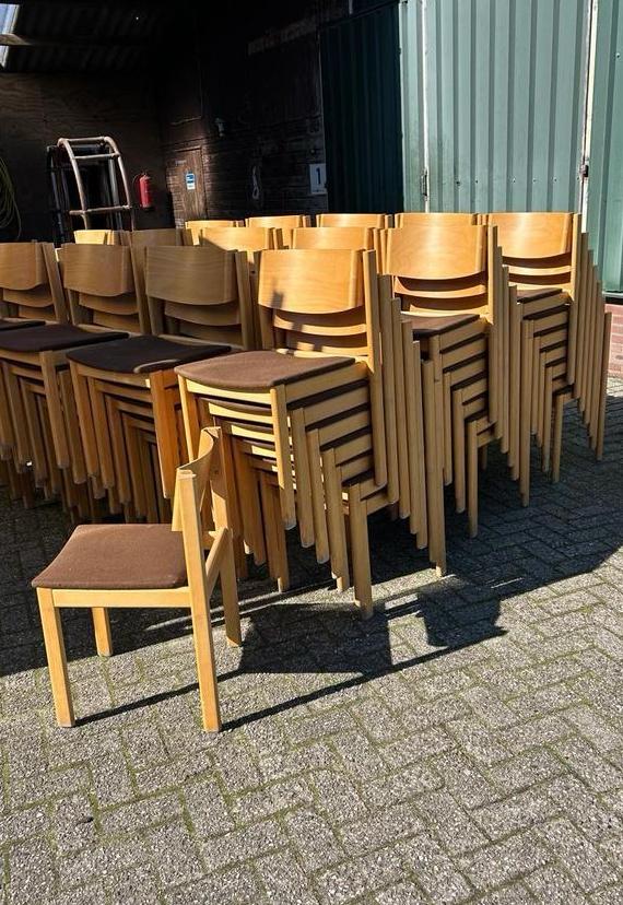 Partij van 114x vintage plywood stapelstoel ‘80, Ophalen of Verzenden, Zo goed als nieuw, Stof, Vijf, Zes of meer stoelen