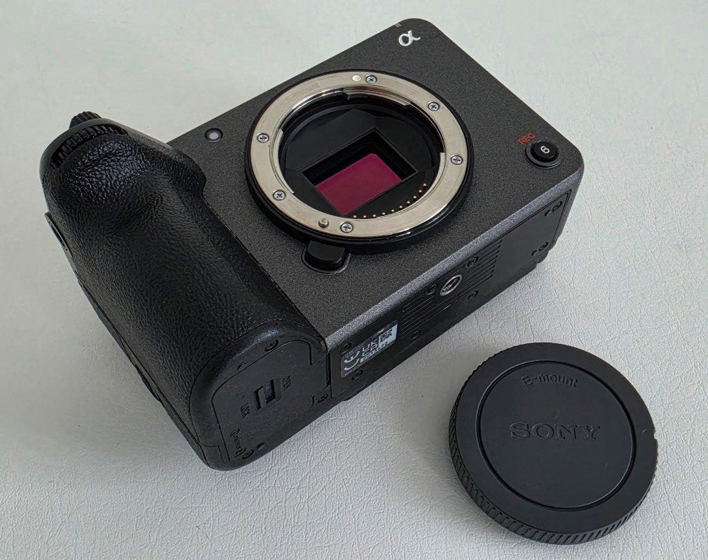 Foto 6 van Sony FX30 Cinema Line + XLR-H1 + Hähnel ProCube2 –Nieuwstaat