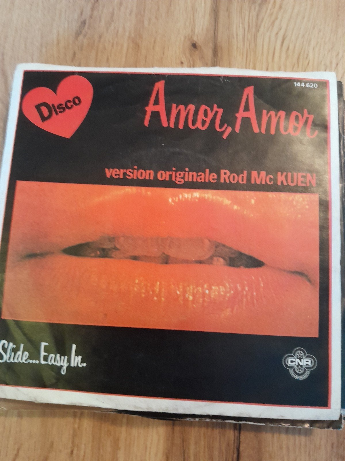 Rod mc kuen 7inch amor amor, Ophalen of Verzenden, Zo goed als nieuw, Pop