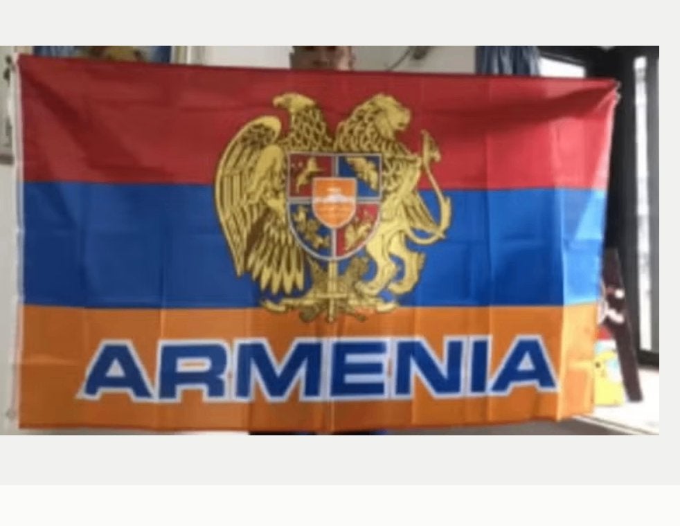 Grote vlag Armenie met tekst (150x90cm) Nieuw., Ophalen of Verzenden, Nieuw