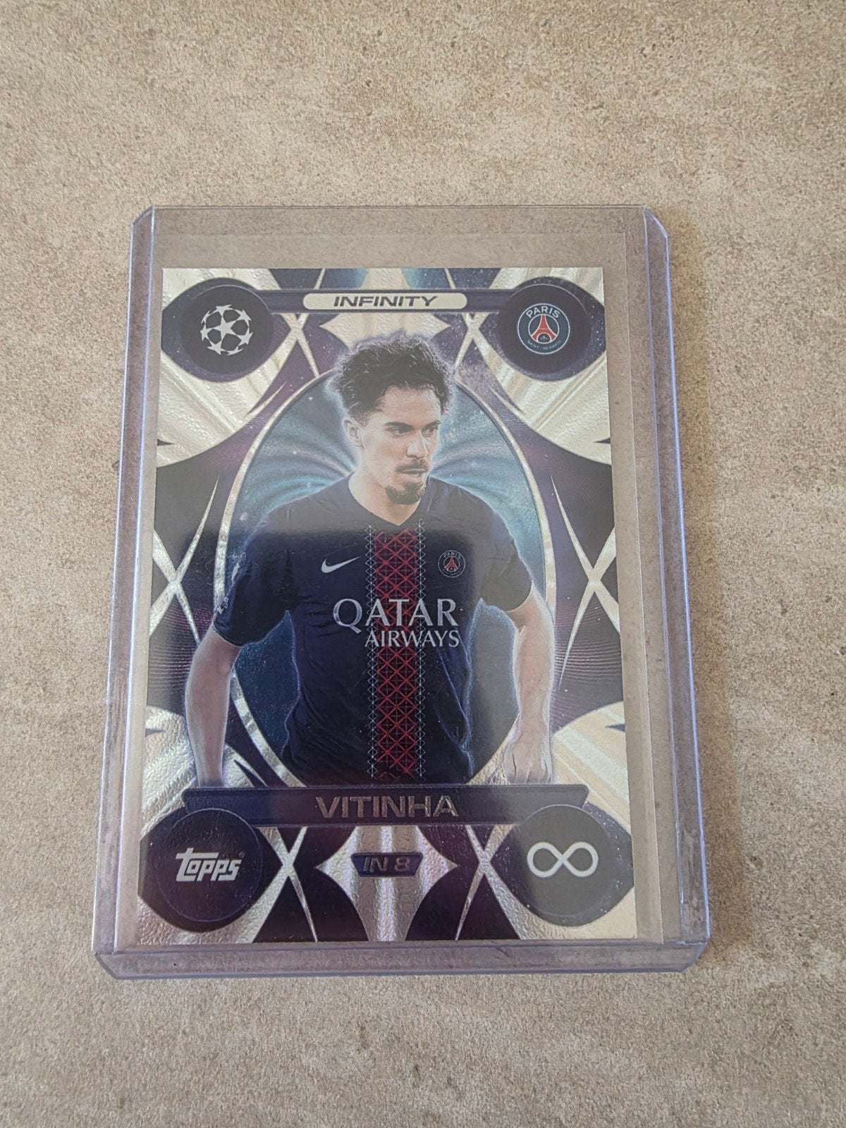 Topps Match Attax 25/26 Vitinha Infinity, Ophalen of Verzenden, Zo goed als nieuw, Plaatje