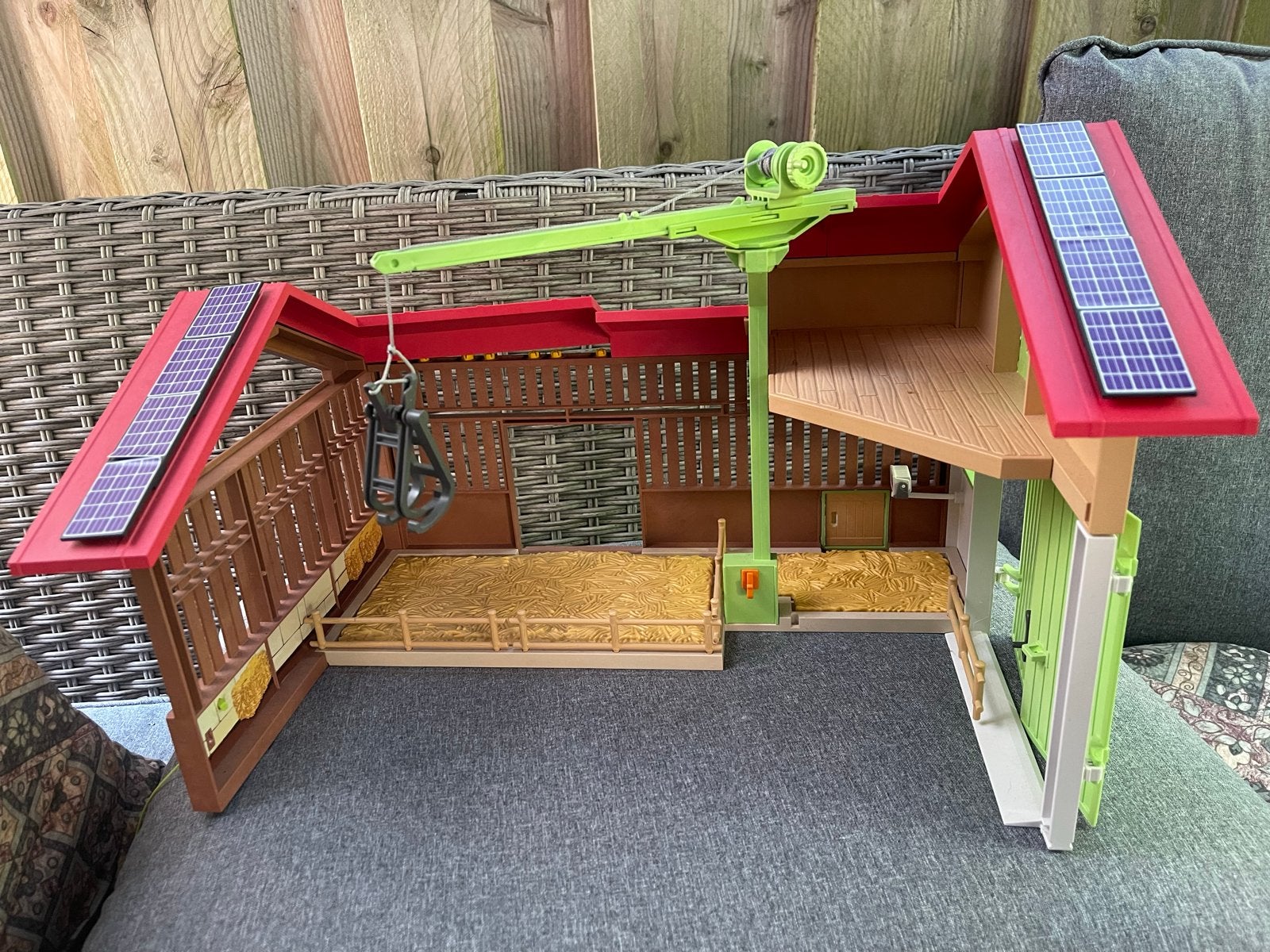 Playmobil stal met zonnepanelen en kraan, Gebruikt, Gebouw, Complete set, Ophalen of Verzenden
