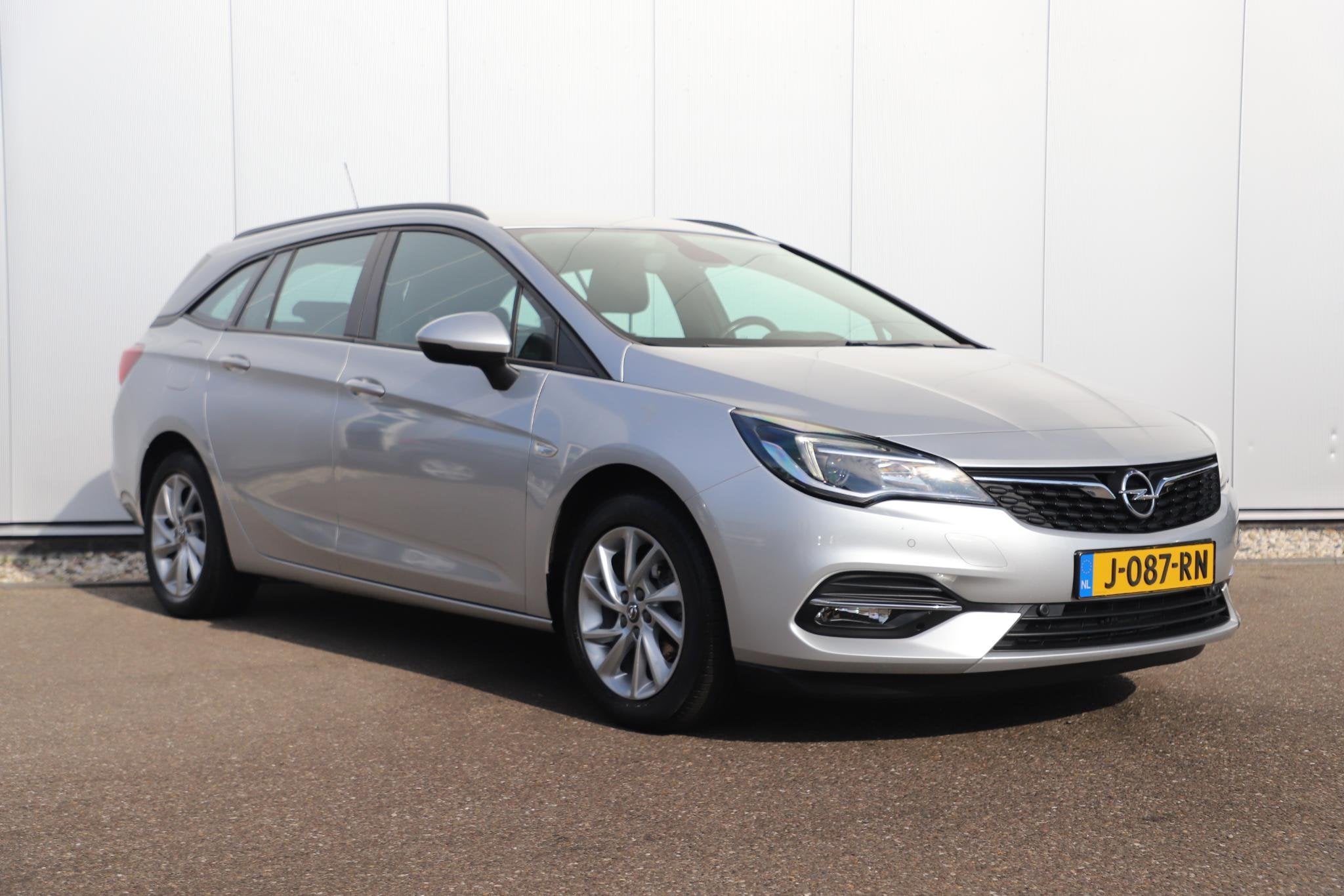 Opel Astra Sports Tourer 1.2 Edition 131PK Trekhaak Navigati, Voorwielaandrijving, Stof, 1199 cc, Met garantie (alle)