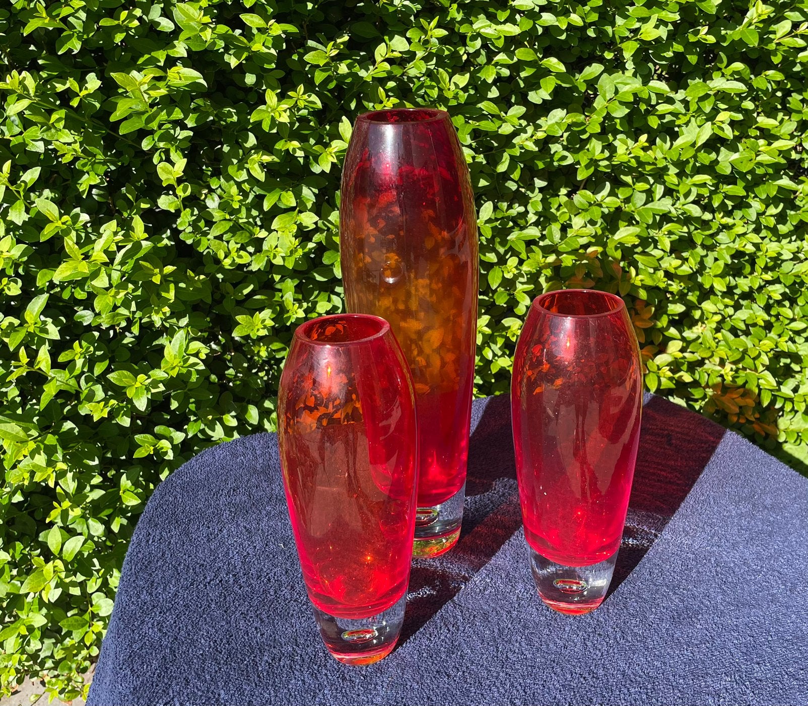 Vintage set 3 rode glazen vazen (Aseda Glasbruk ?), Ophalen, Rood, Glas