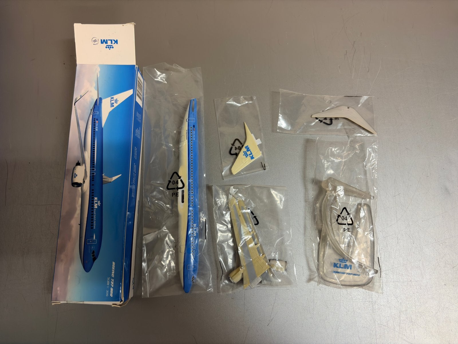 KLM Boeing 737-800 schaalmodel 1:200 met gebruikssporen, Vliegtuig, Ophalen, Overige merken, Gebruikt