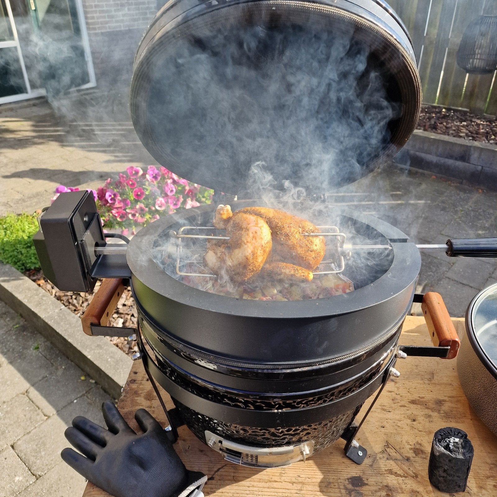 Kamado BBQ met draaispit - Perfect voor grillen en roken, Ophalen, Gebruikt, Onbekend