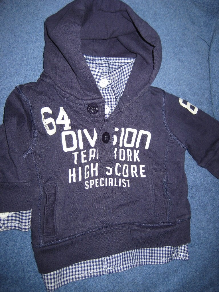 Blauw shirt met capouchon, 62, Just Born, Boys Brand, Ophalen of Verzenden, Zo goed als nieuw, Jongetje, Shirtje of Longsleeve