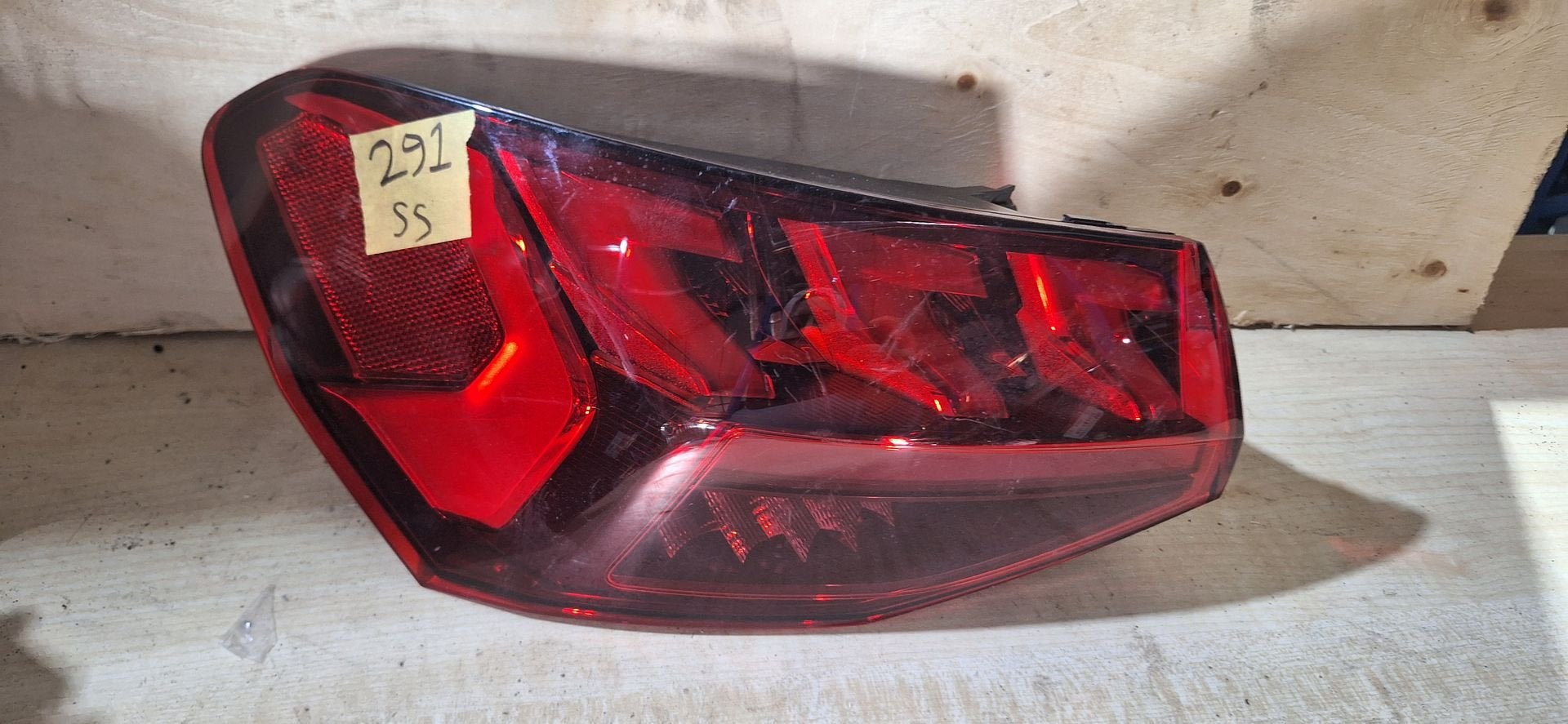 Origineel Audi Q3 F3 LED Achterlicht Links Binnen Klep 8Y094, Auto-onderdelen, Gebruikt, -, -, Ophalen of Verzenden