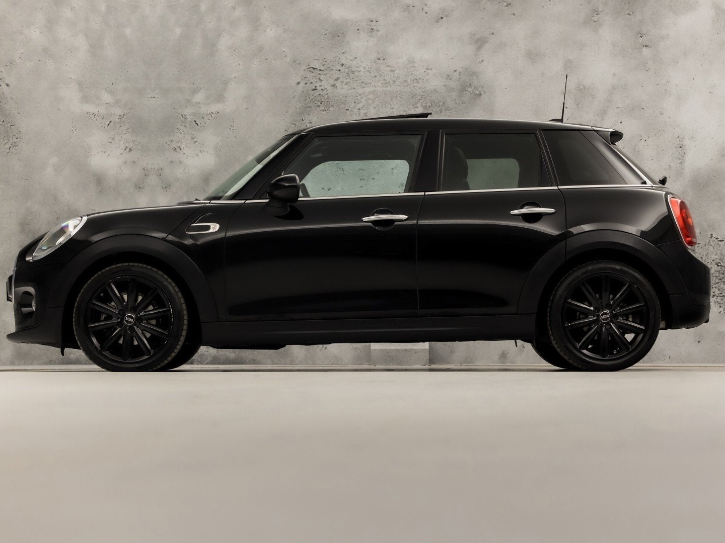 MINI 5-deurs 1.5 Cooper Chili Sport Automaat 136Pk (PANORAMA, 12 maanden, 136 pk, Gebruikt, Lichtsensor