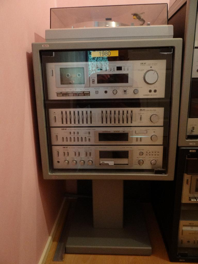 Akai AP-Q60  GX-M10  EA-G40  AT-V04  AM-U04, Audio, Tv en Foto, Tuner of Radio, Refurbished, Losse componenten, Ophalen