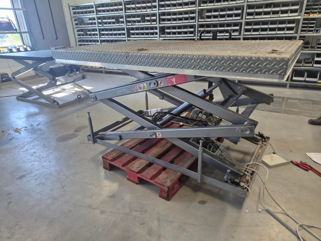Hydraulische schaarlift 230V Bolzoni Auramo 1,9x1,2m tot 2m, Ophalen