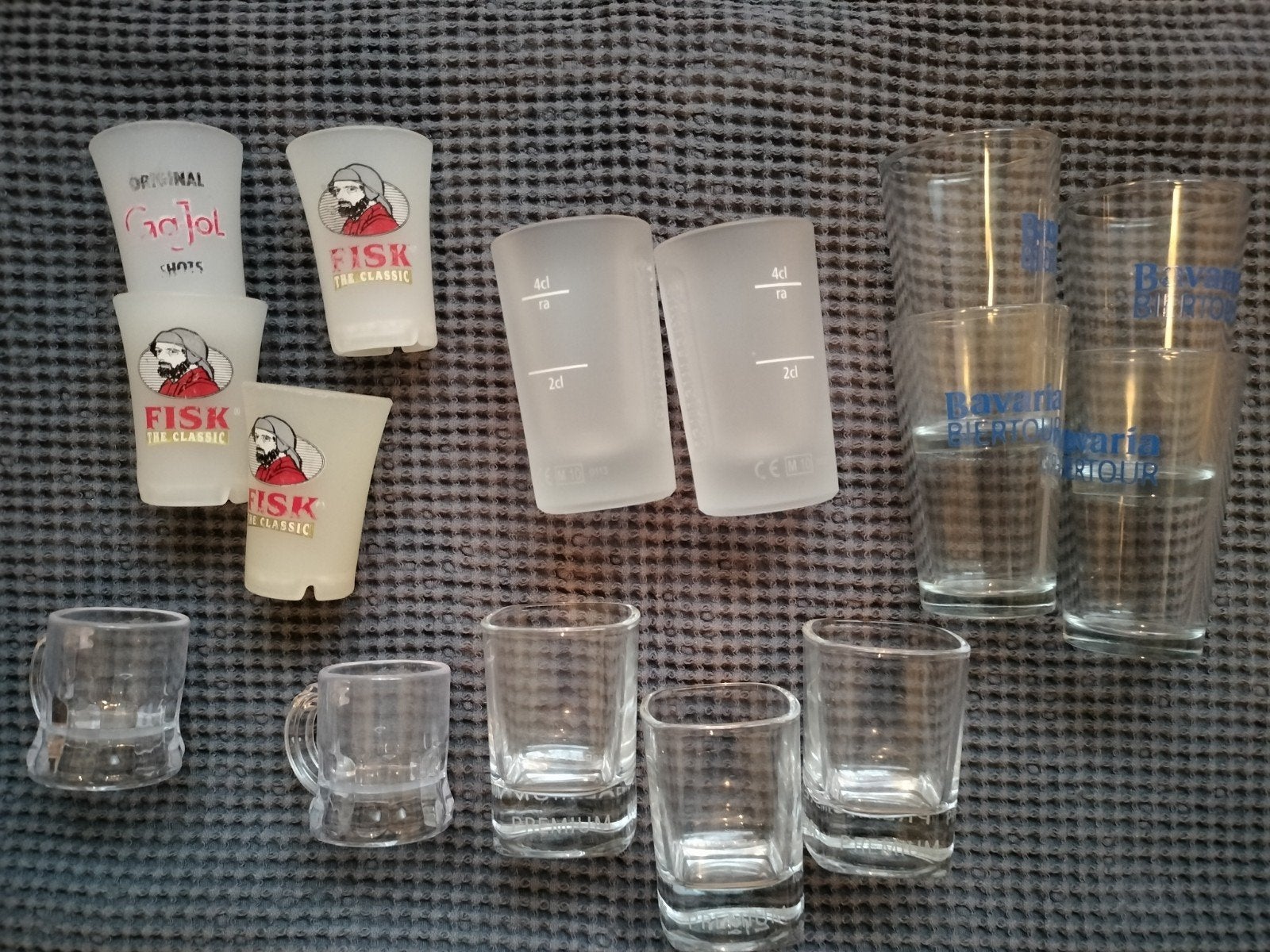 Diverse shotglaasjes: glas en kunststof, Ophalen of Verzenden