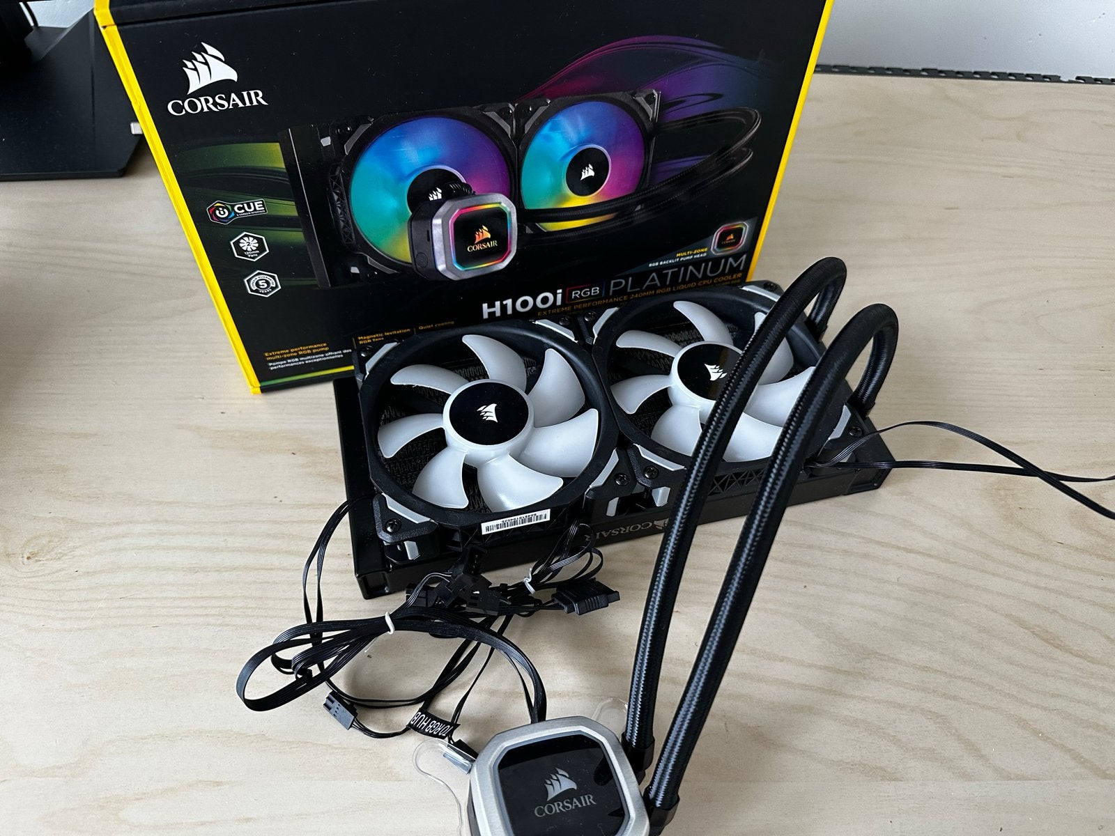 Corsair H100i RGB Platinum 240mm AIO CPU koeler, Computers en Software, Computerkoelers, Ophalen of Verzenden, Zo goed als nieuw