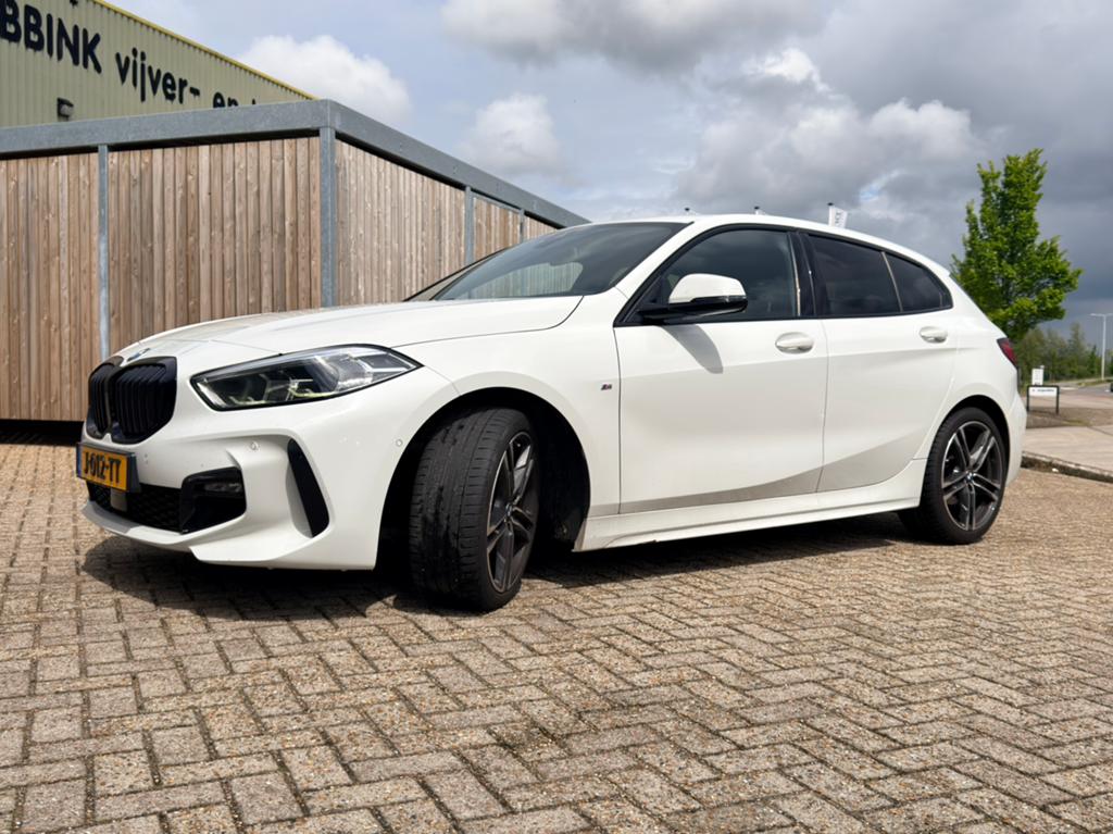 BMW 1 Serie 118i M Sport Automaat – 140PK - Zeer Netjes, Auto's, BMW, 1295 kg, Wit, Leder, Grijs