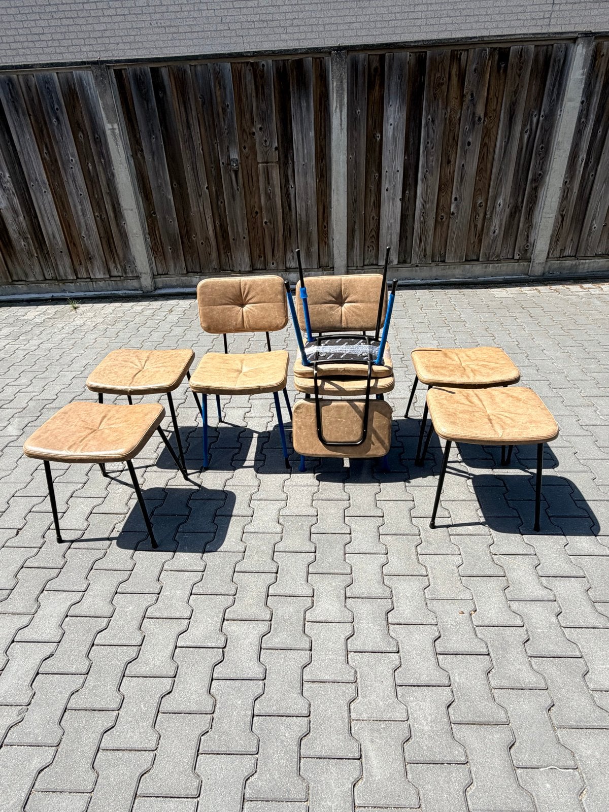 3 nieuwe stoelen en 4 krukjes merk satteliet, Bruin, Nieuw, Ophalen of Verzenden, Metaal