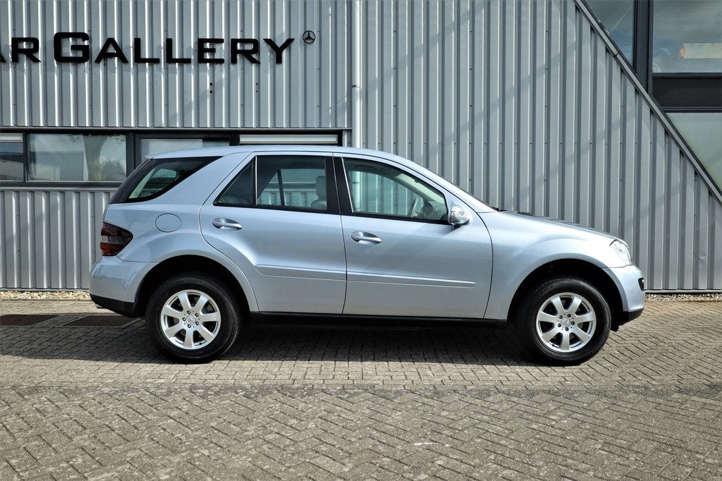 Mercedes-Benz M-Klasse ML 350 Youngtimer 100873km BTW auto, Auto's, Mercedes-Benz, Automaat, Gebruikt, Blauw, Leder en Stof
