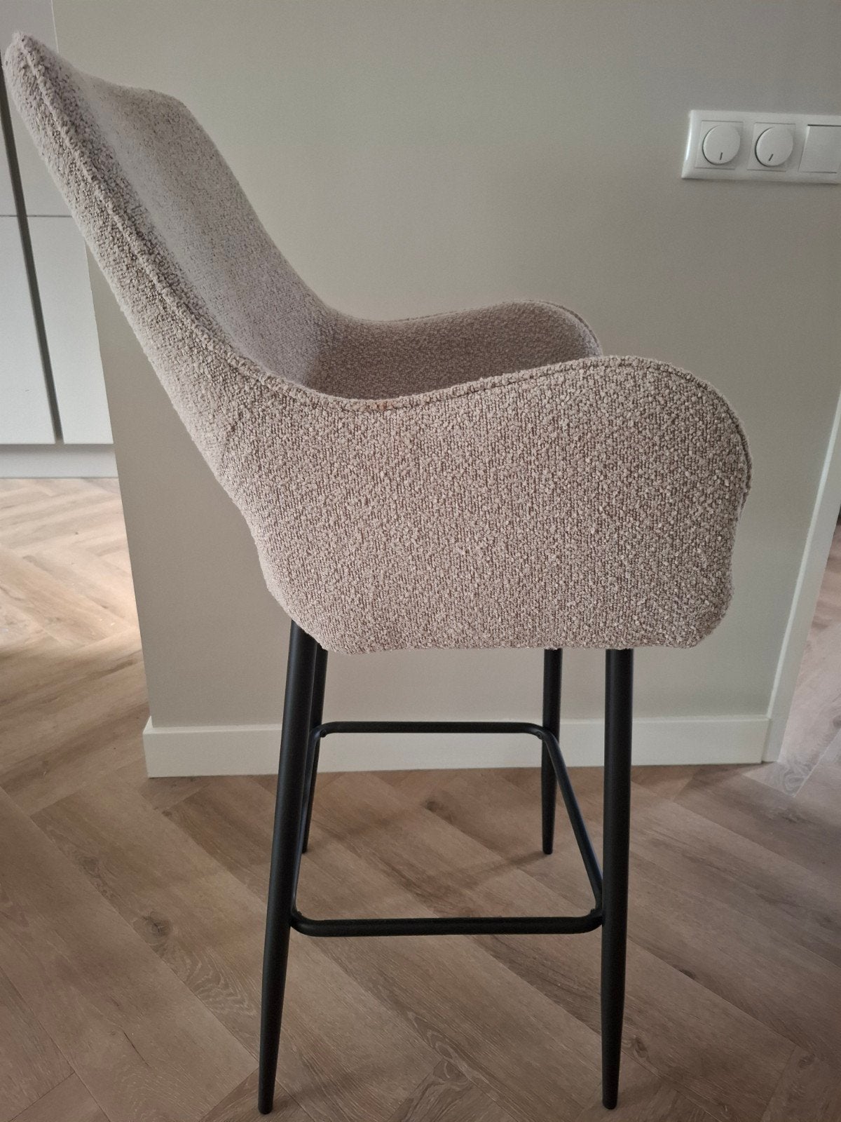 Foto 5 van Set van 4 beige barkrukken