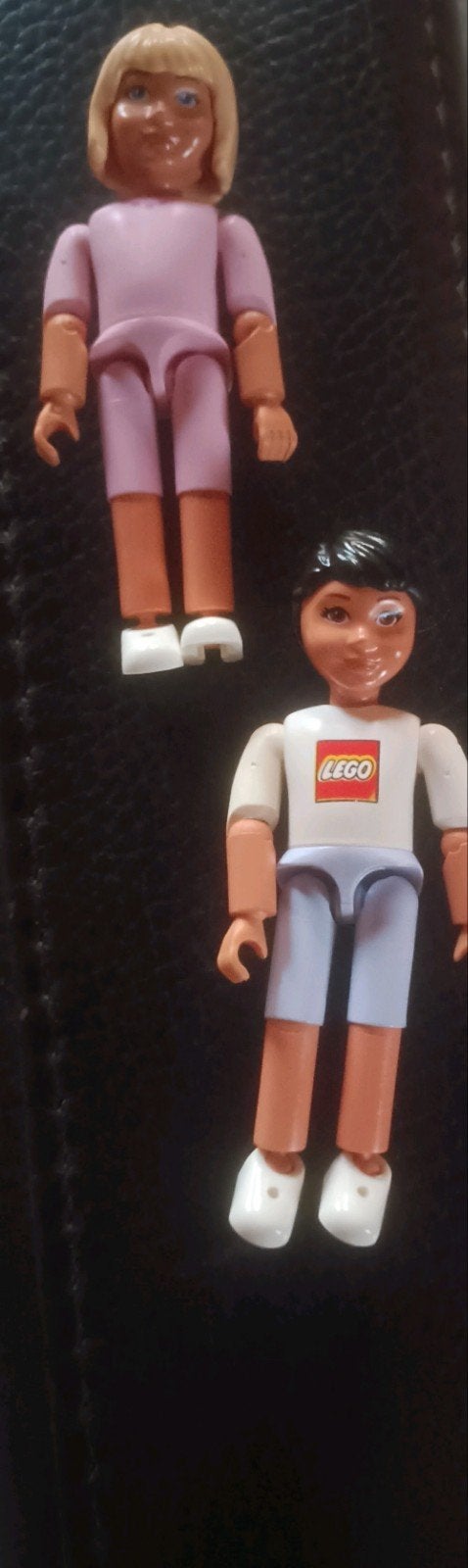 2 Lego belville poppetjes. 1 arm iets vergeeld, Ophalen of Verzenden, Gebruikt, Lego
