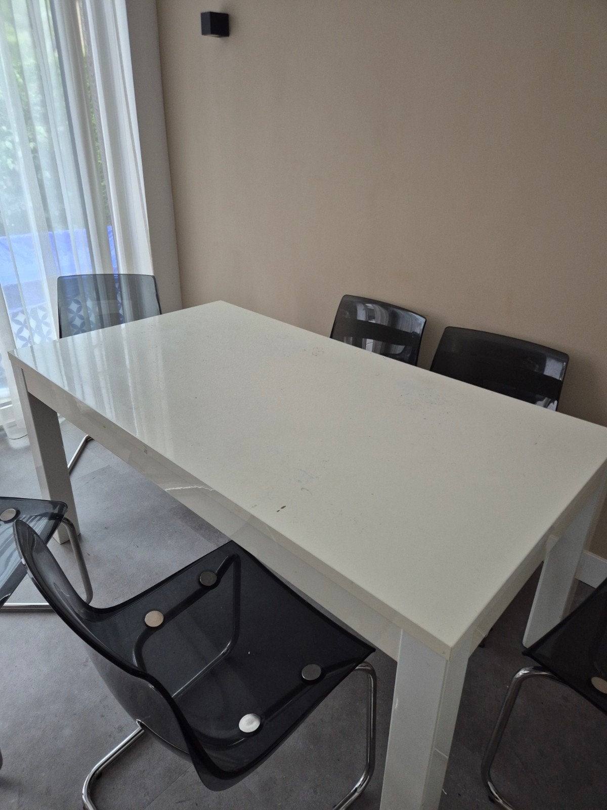 Witte eettafel met 6 transparante stoelen, Ophalen, Gebruikt, 50 tot 100 cm, Vijf personen of meer