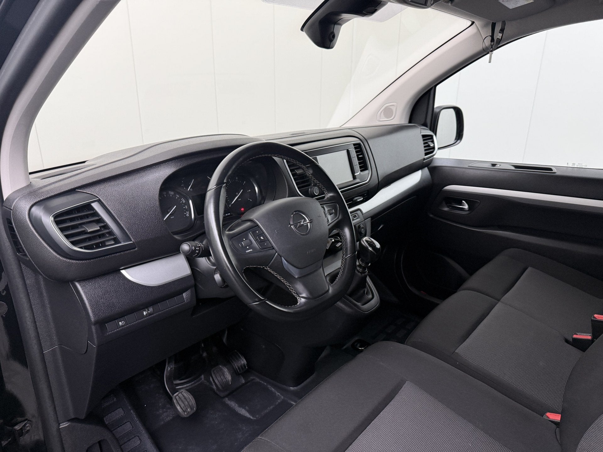 Opel Vivaro 2.0CDTi 144PK Lang | Airco | Camera | 3-Zits | B, Stof, Gebruikt, Euro 6, Wit