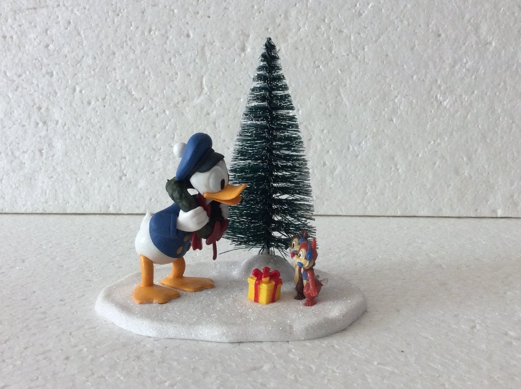 Disney Donald duck - beeldje - christmas carol - kerstdorp, Verzamelen, Ophalen of Verzenden, Donald Duck, Zo goed als nieuw, Beeldje of Figuurtje