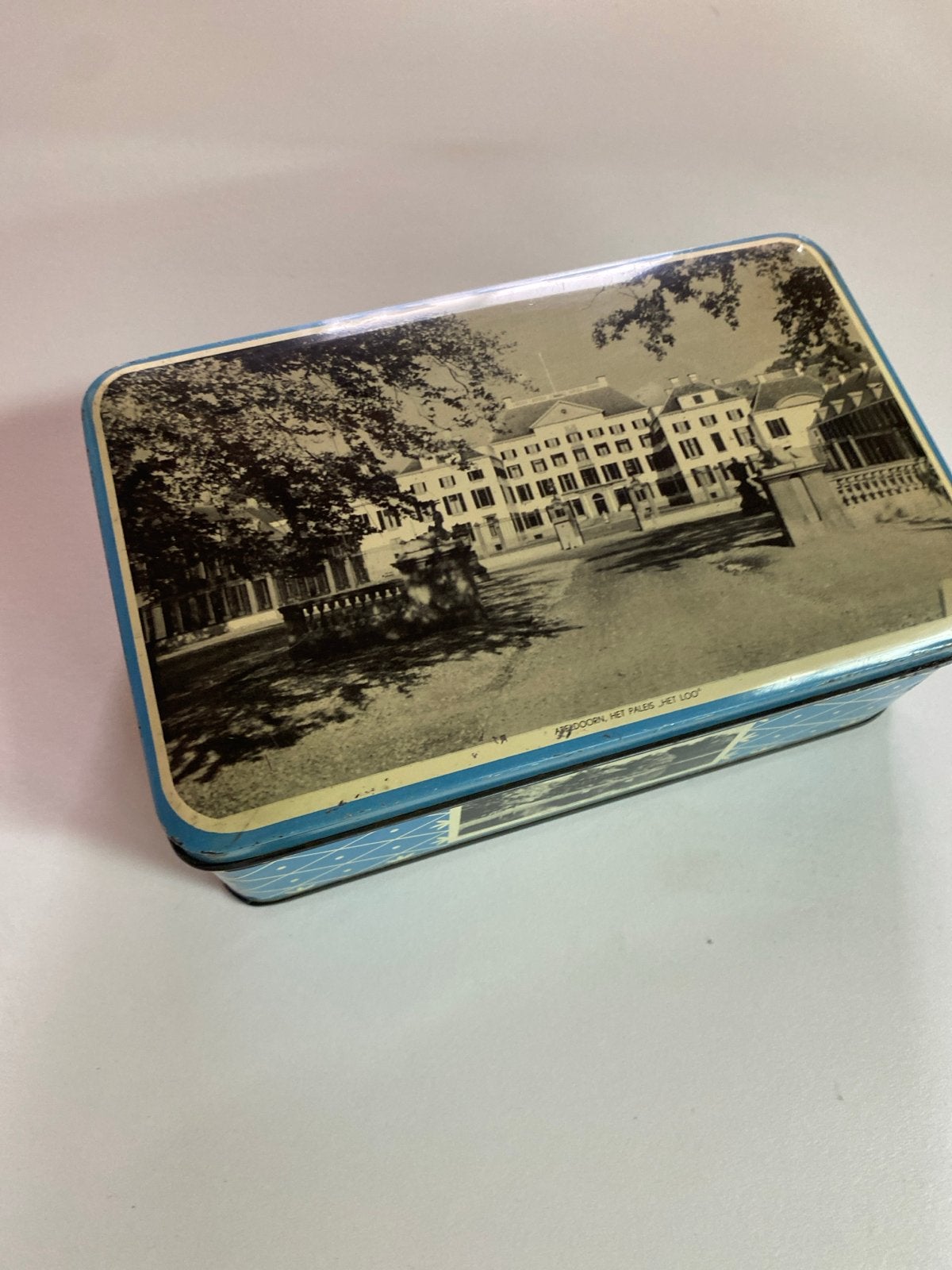 Vintage blikken trommel met Apeldoornse afbeeldingen, Verzamelen, Ophalen of Verzenden, Gebruikt, Koek(jes), Overige merken