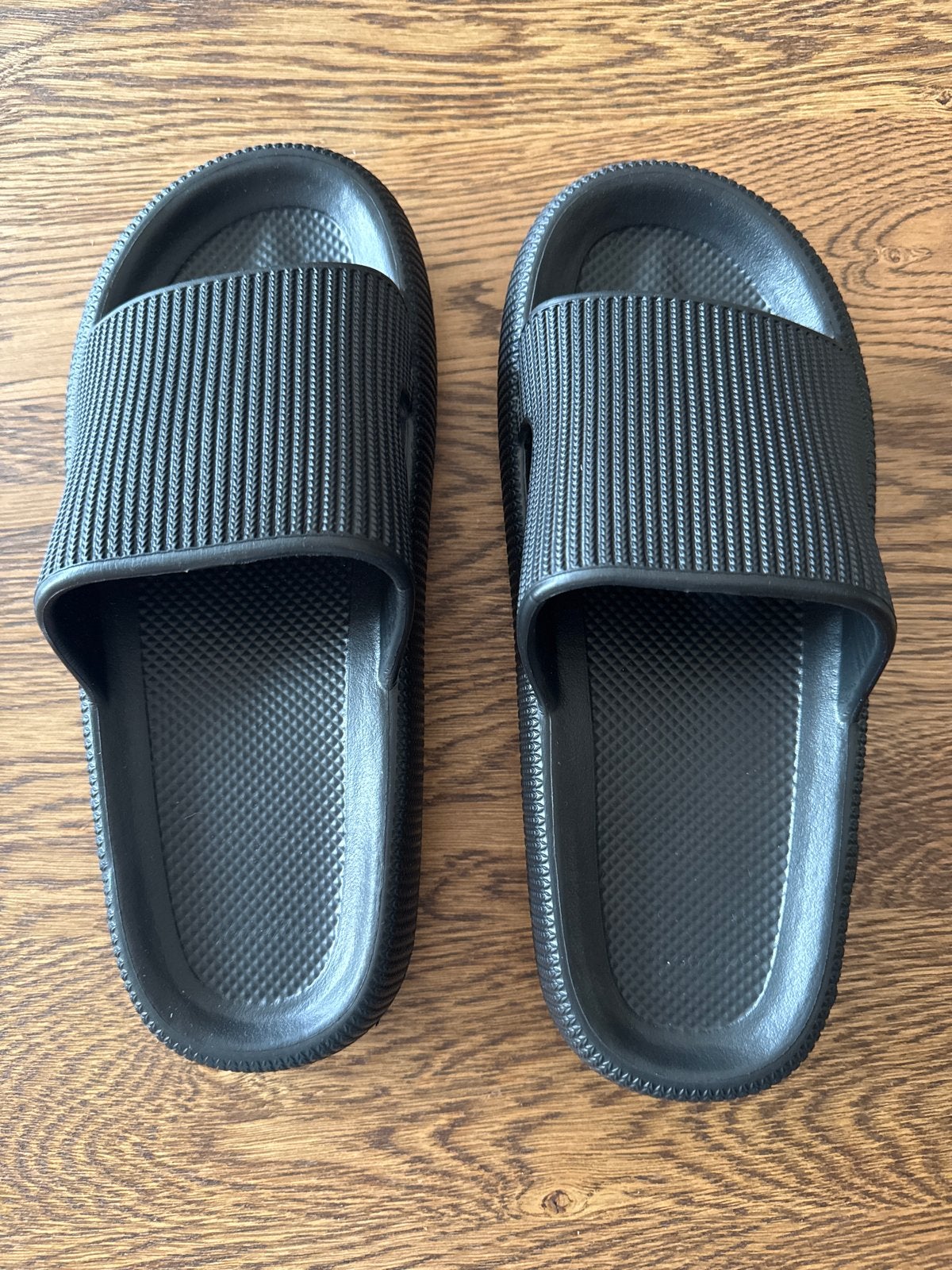 Happy Flops Slippers - Nieuw, Maat 42-43 zwart, Ophalen of Verzenden, Nieuw, Zwart, Slippers