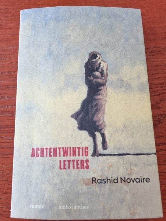 Achtentwintig Letters - Rashid Novaire (Roman), Boeken, Nieuw, Ophalen of Verzenden, Nederland, Rashid Novaire