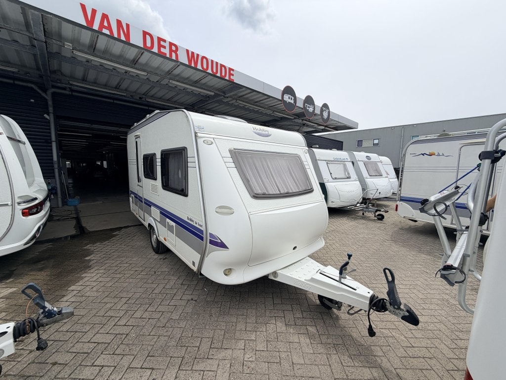 Hobby De Luxe 400 SF Voortent, Zitje Dwarsbed, Caravans en Kamperen, Caravans, Standaardzit, Hobby, Bedrijf, 750 - 1000 kg