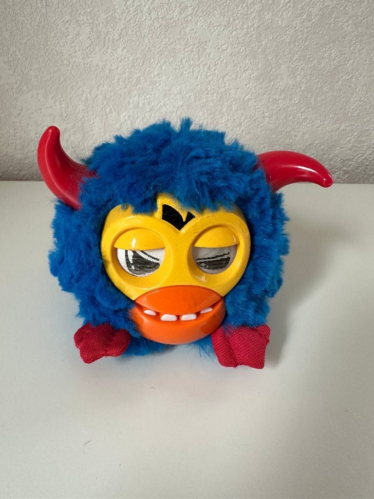 Furby knuffeltje blauw met geel ziet er nog netjes uit., Overige karakters, Overige typen, Blauw, Ophalen of Verzenden