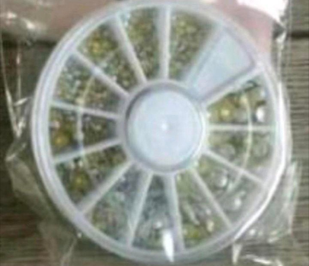 Witte parel studs nagelversiering knutselendiverse groottes, Wit, Nieuw, Ophalen of Verzenden, Handen en Nagels
