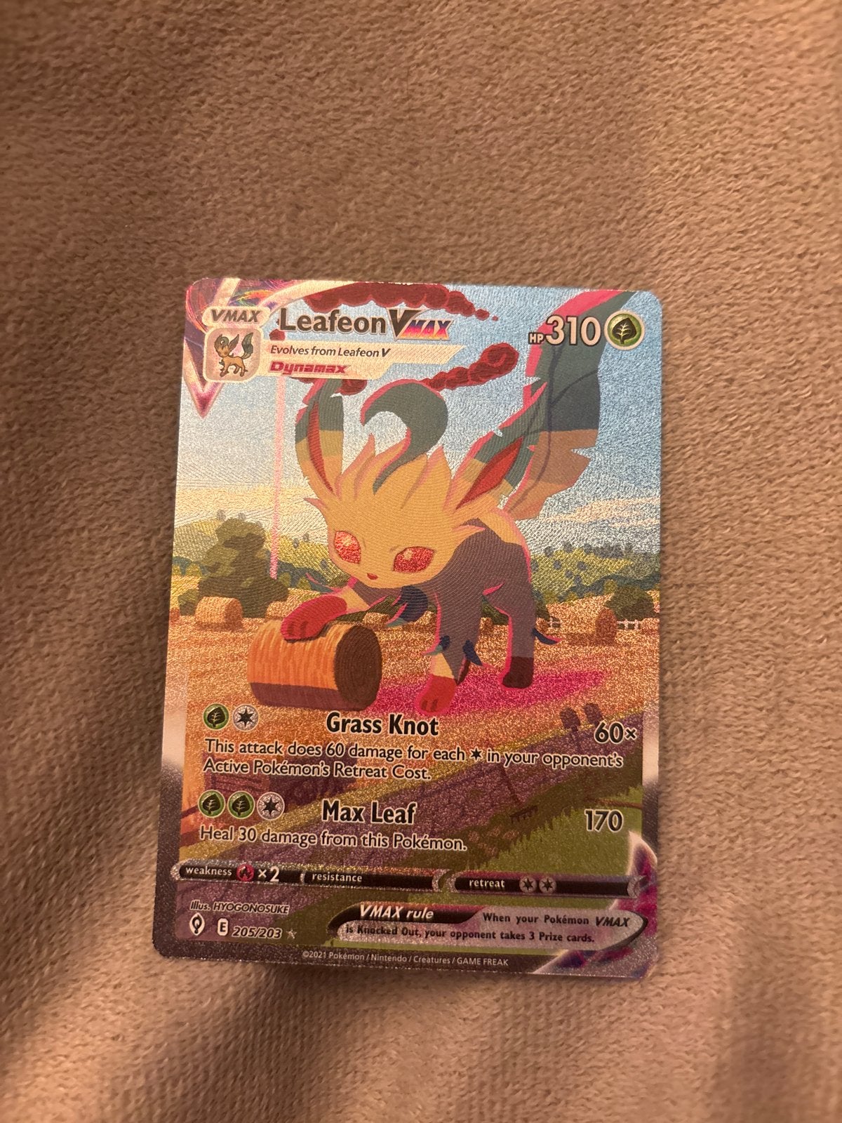 Leafeon VMAX Pokémon kaart met hoesje, Verzenden, Zo goed als nieuw, Losse kaart