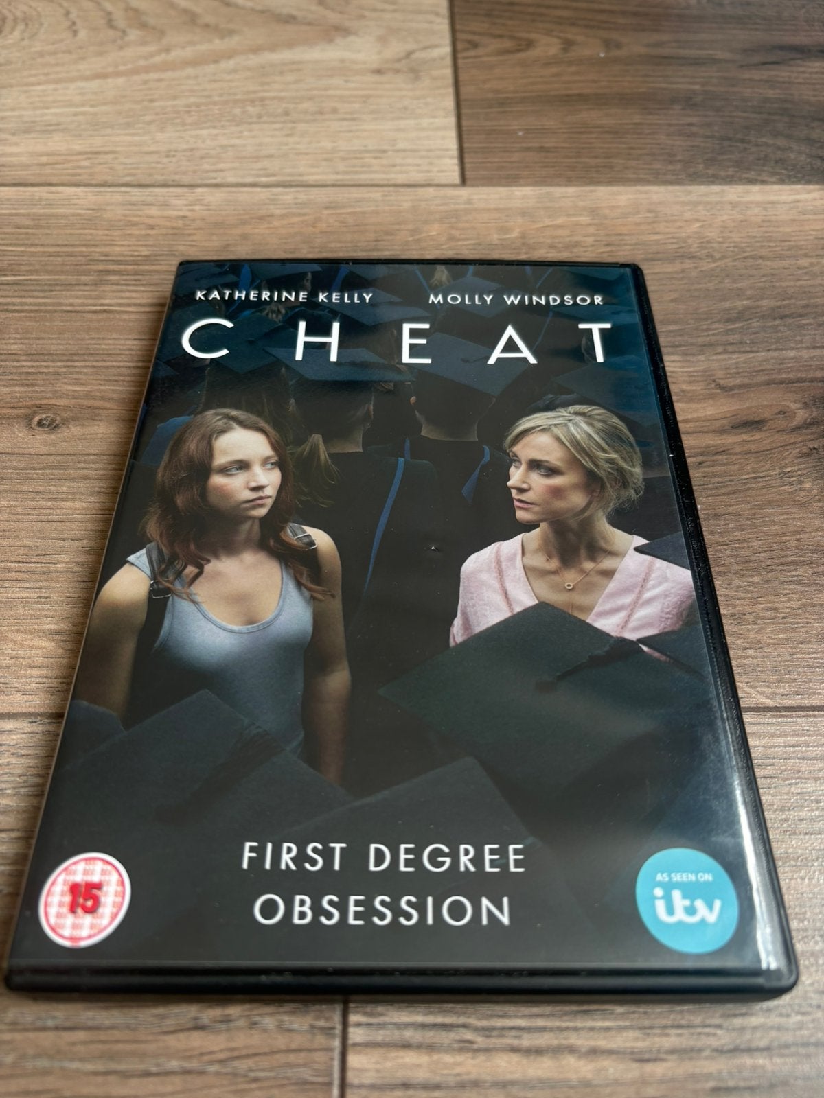 Cheat van Louise Hooper, Alle leeftijden, Ophalen of Verzenden, Zo goed als nieuw, Actiethriller
