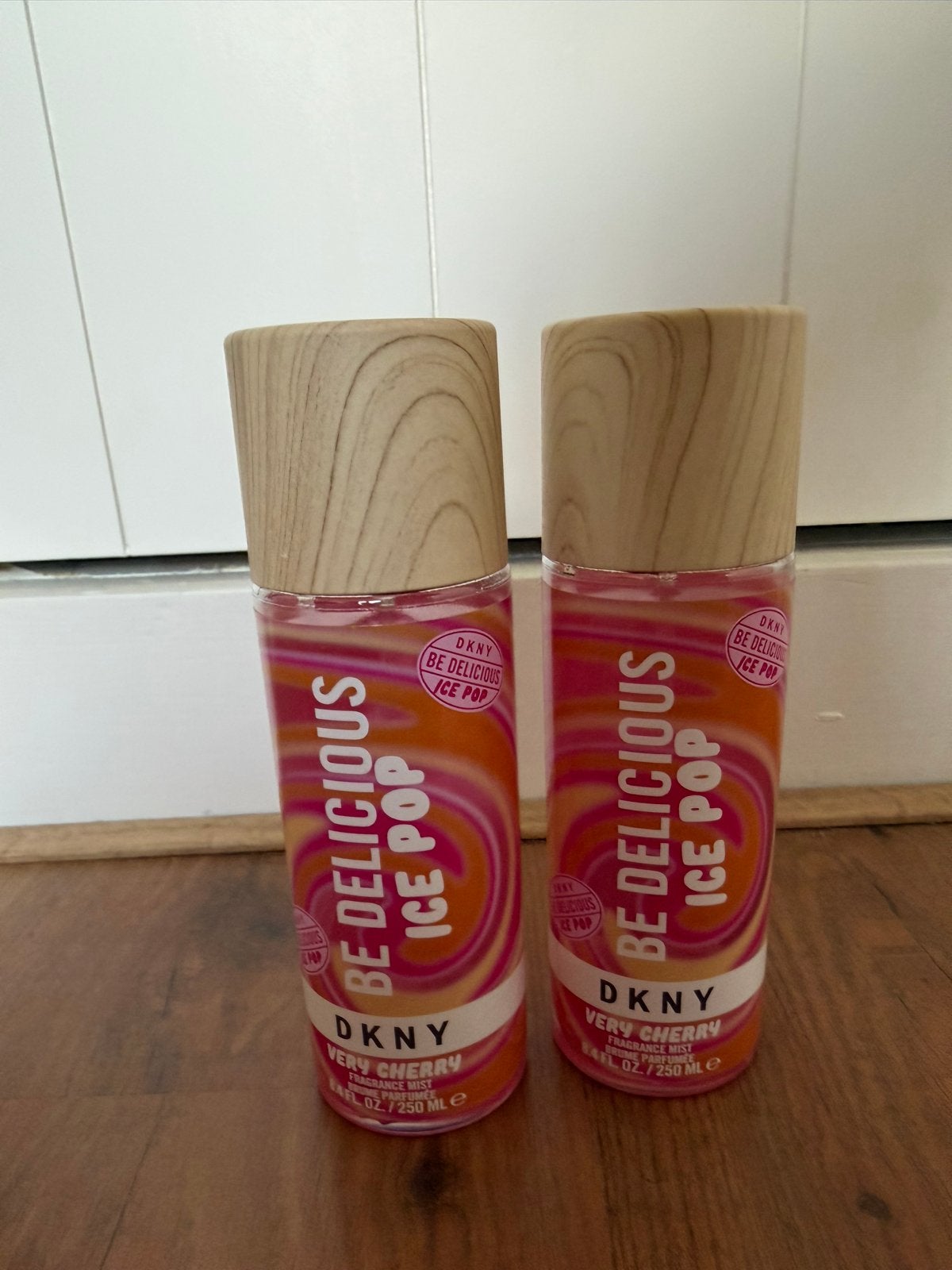 DKNY Be Delicious Ice Pop Very Cherry Fragrance Mist, Ophalen of Verzenden, Zo goed als nieuw