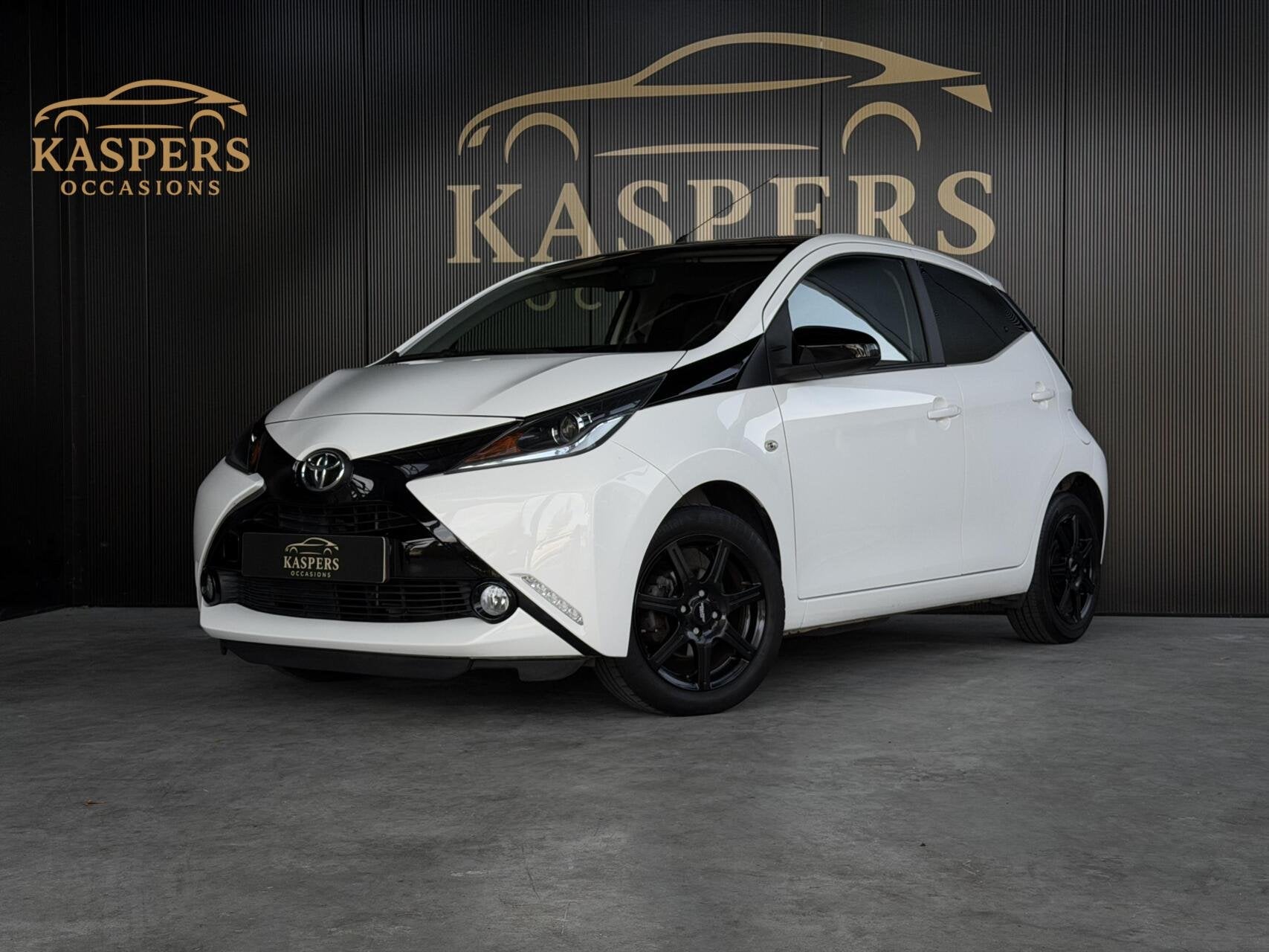 Toyota Aygo 1.0 VVT-i x-play |Airco|Bluetooth|Cruise|NAP|, Voorwielaandrijving, Gebruikt, 4 stoelen, Wit