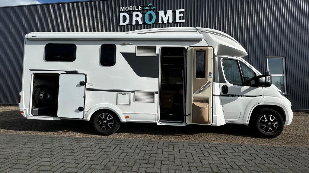 Adria Matrix Axess 670 SL, Fietsdrager, Zonnepaneel, Maxxfan, Caravans en Kamperen, Ringverwarming, 7 tot 8 meter, Bedrijf, Diesel