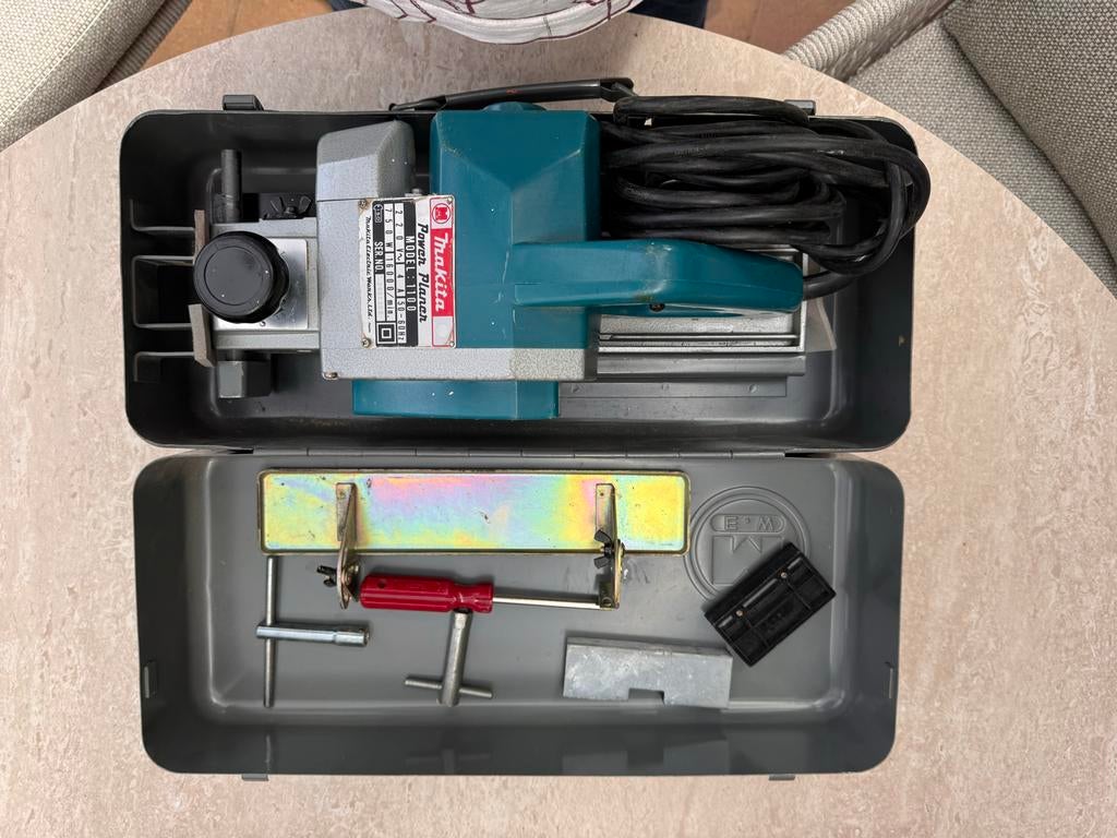 Makita elektrische schaaf met schaafstandaard, model 1100, Ophalen, Gebruikt