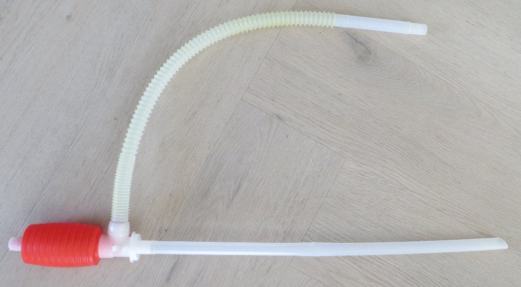 Vloeistof pomp handmatig / opzuigslang 45 cm., Ophalen, Zo goed als nieuw, Handmatig, Overige typen