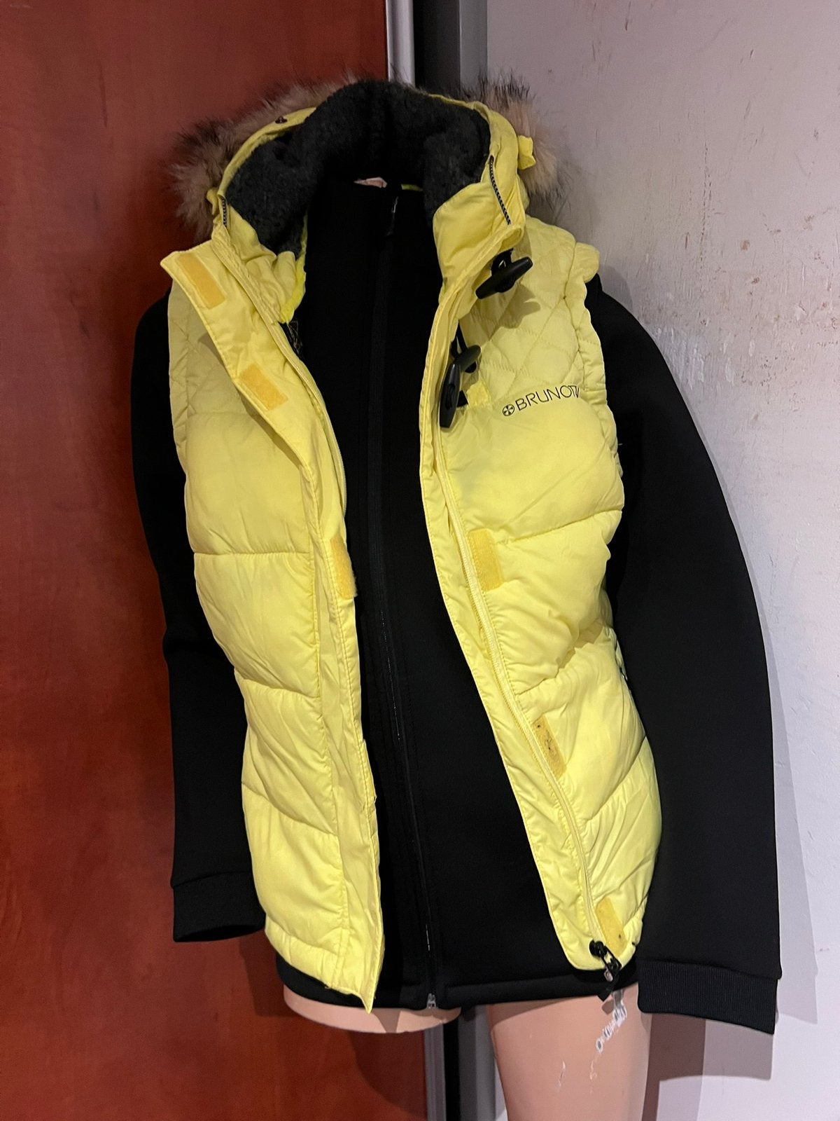 Brunotti ski jas M met bodywarmer L en muts origineel zgan, Kleding | Dames, Wintersportkleding, F, G, Maat 42/44 (L), Ophalen of Verzenden