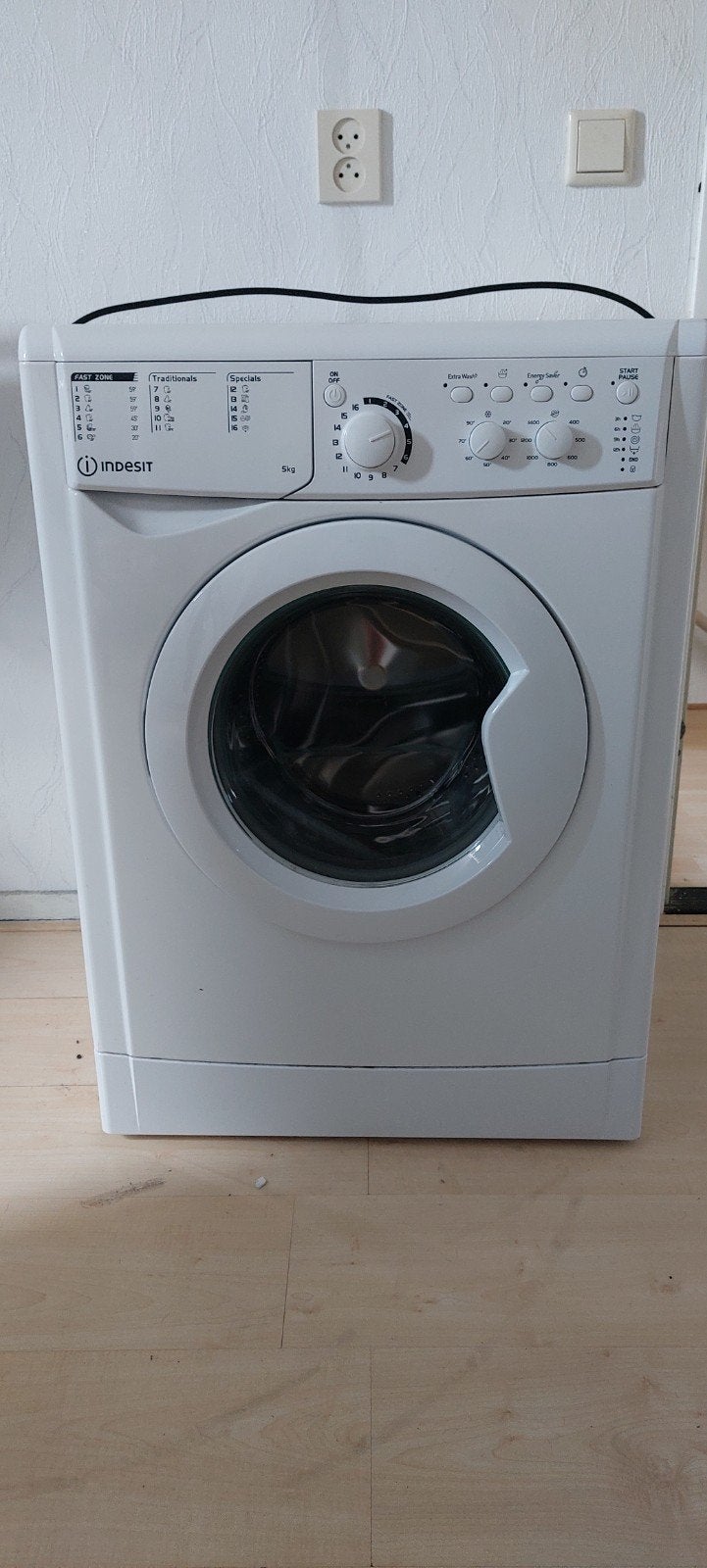 Indesit Wasmachine 5kg - Goede staat, 1200 tot 1600 toeren, Gebruikt, 4 tot 6 kg, Voorlader