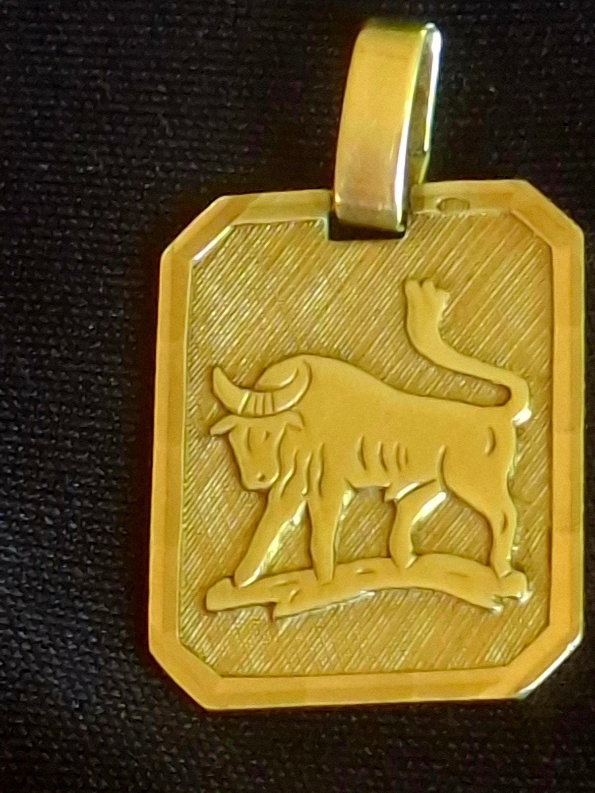 gouden sterrenbeeld stier, Ophalen of Verzenden, Zo goed als nieuw, Kruis of Symbool, Goud