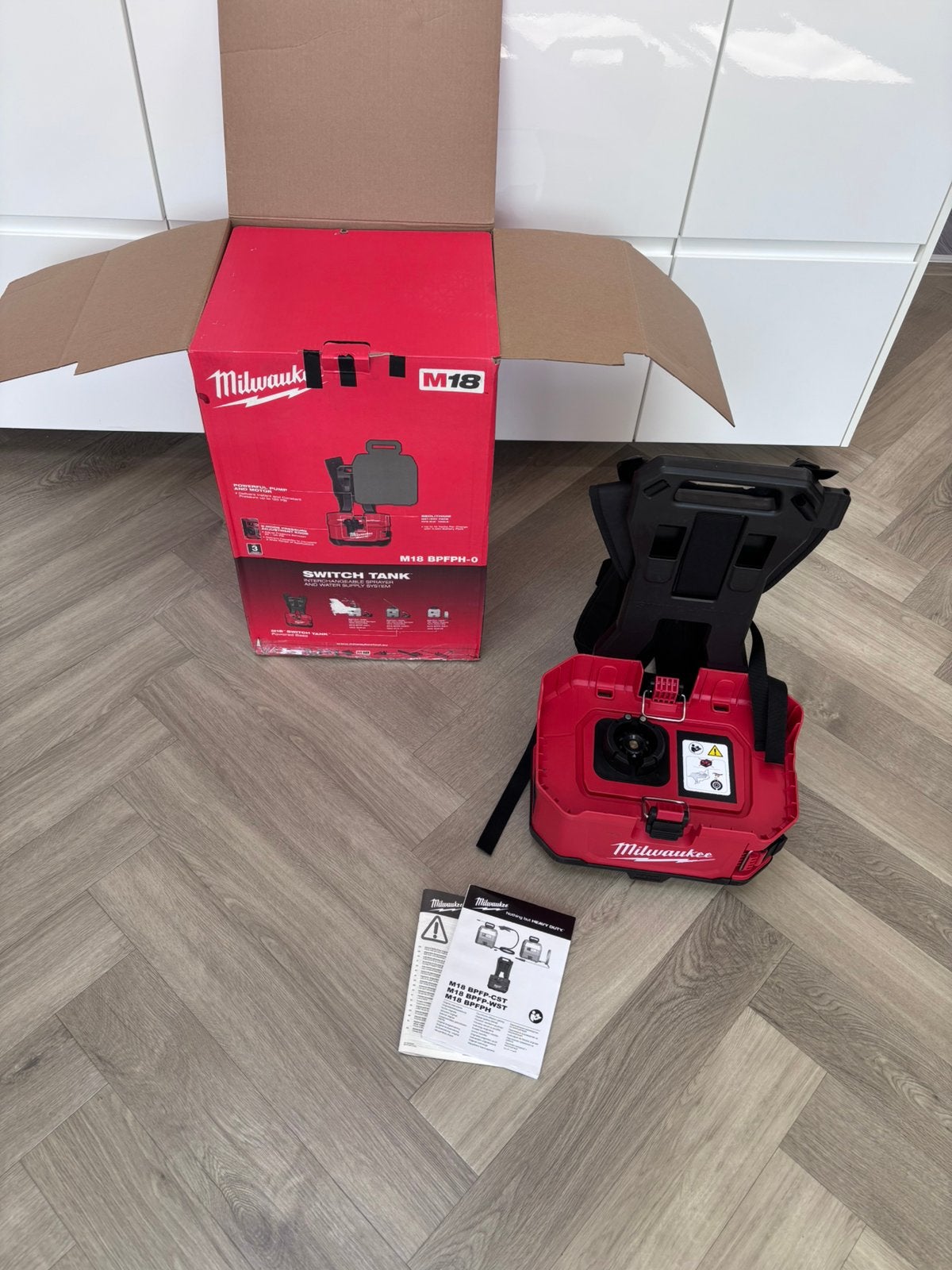 Milwaukee M18 BPFPH-0 Switch Tank Rugspuit - Nieuw in doos, Tuin en Terras, Ophalen of Verzenden, Nieuw, Overige soorten