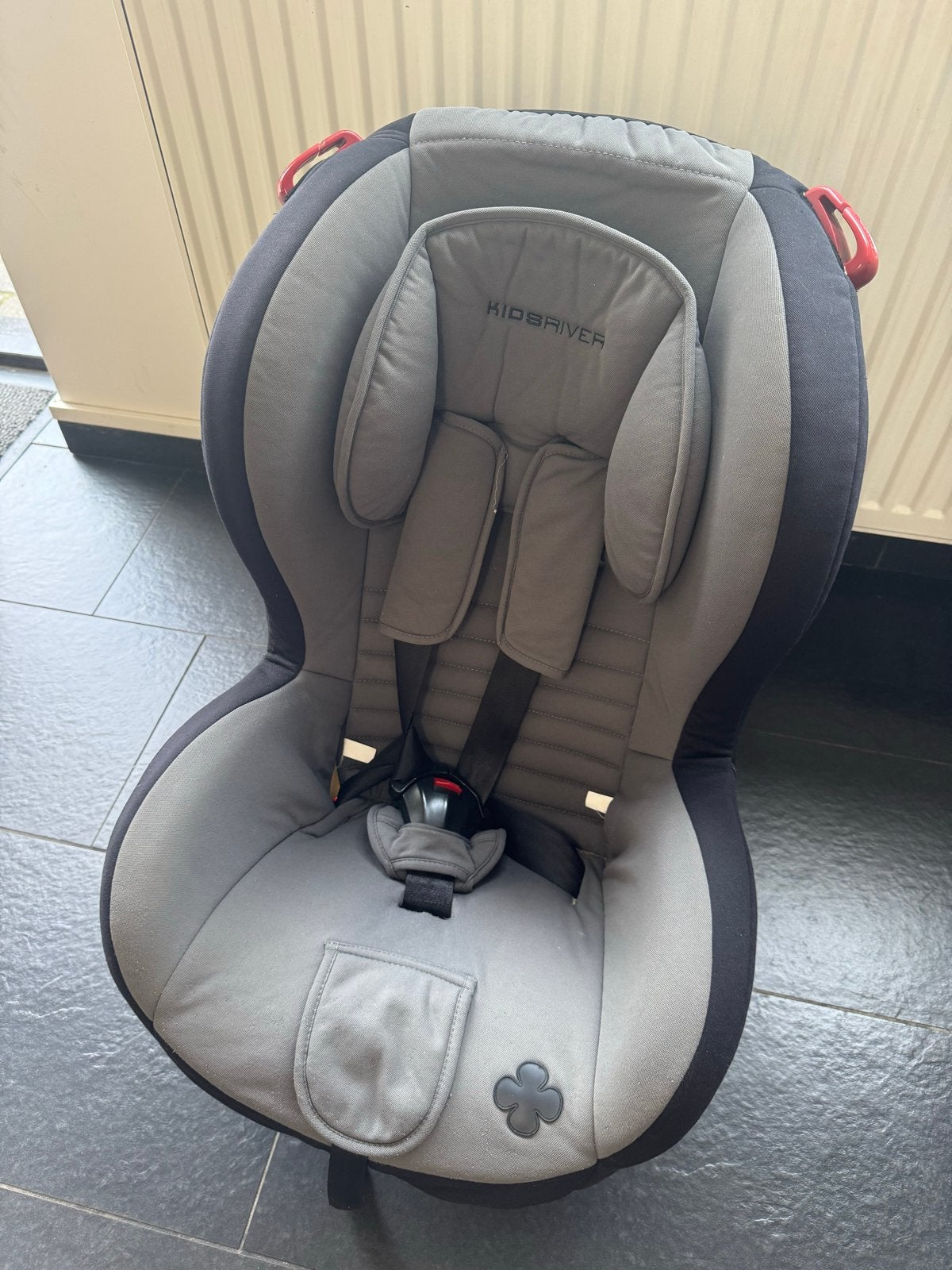 Kidsriver Autostoel 9-25 kg - Grijs/Zwart, Ophalen, Gebruikt, Overige merken, Autogordel
