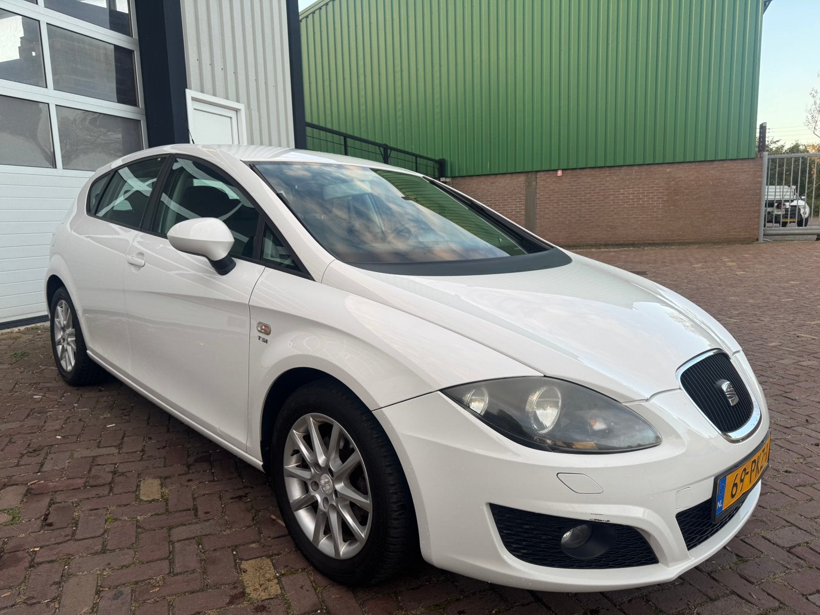 Seat Leon 1.2 TSI 77KW 2011 Nieuwe apk 11-2027, Auto's, Voorwielaandrijving, Stof, 4 cilinders, Leon