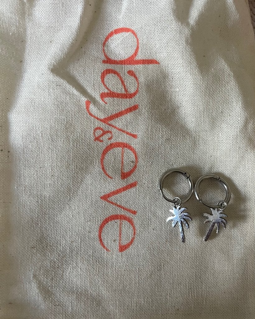 Nieuwe zilveren oorbellen - palmboompjes, Hangers, Nieuw, Ophalen of Verzenden, Zilver