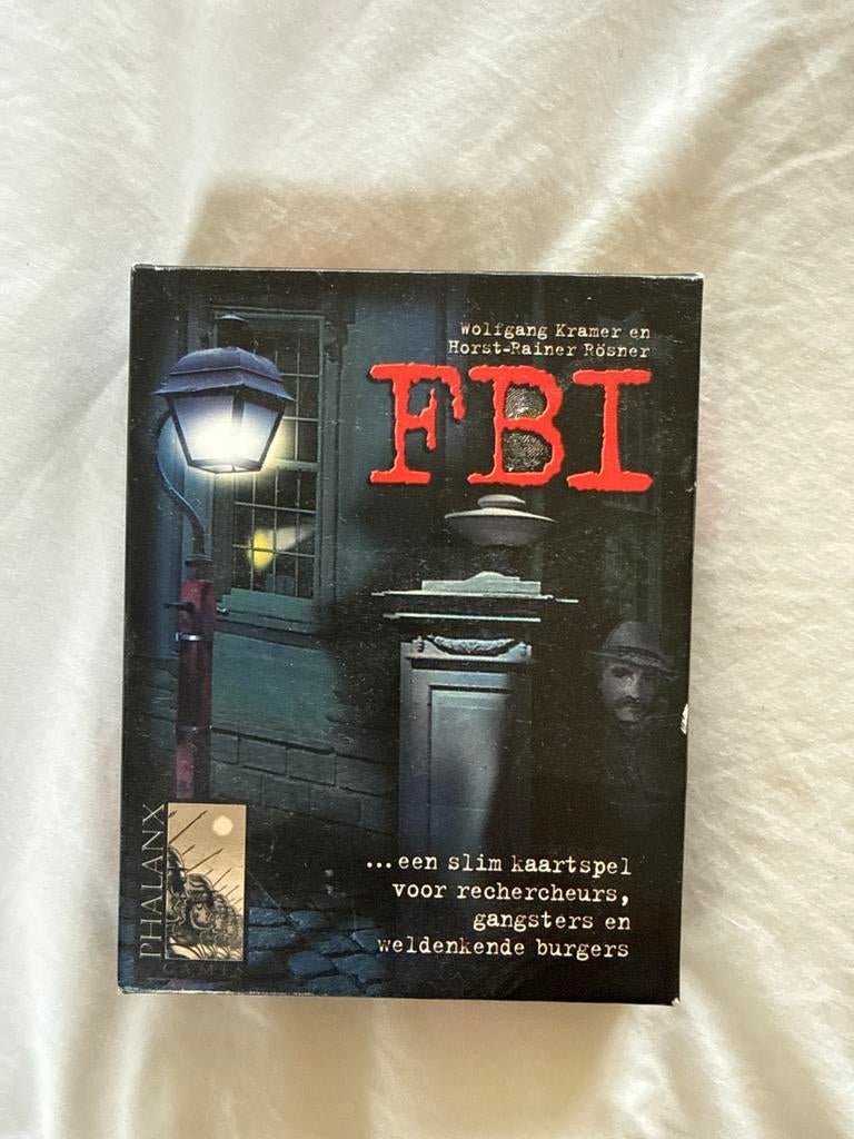 FBI: Een slim kaartspel voor rechercheurs en gangsters, Hobby en Vrije tijd, Gezelschapsspellen | Kaartspellen, Zo goed als nieuw